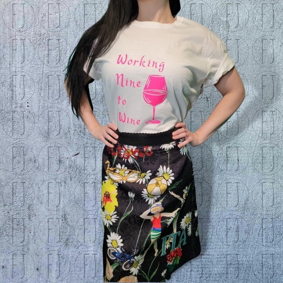 Working Nine to Wine Tee - Picture 2 of 3